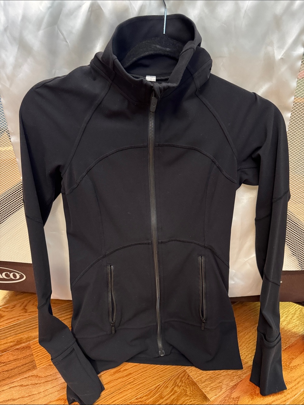 Lululemon  Women's Black Zip Front Size 4 Like New